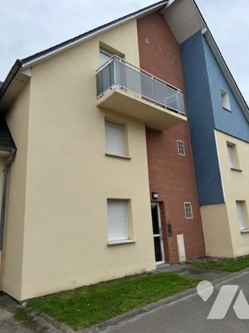 Studio comprenant entrée, séjour avec coin cuisine, salle d'eau avec WC 
Balcon
Parking