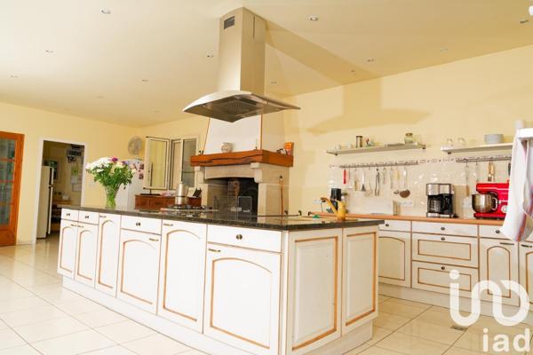 Maison 5 pièces de 228 m² à Magnac-Laval (87190)