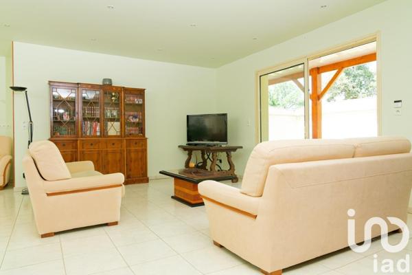 Maison 5 pièces de 228 m² à Magnac-Laval (87190)