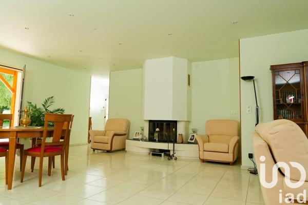 Maison 5 pièces de 228 m² à Magnac-Laval (87190)