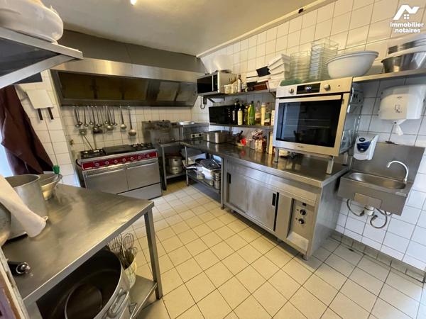 YVETOT 5mn EXCELLENTE VISIBILITE immeuble commerce/habitation, parking, terrasse,