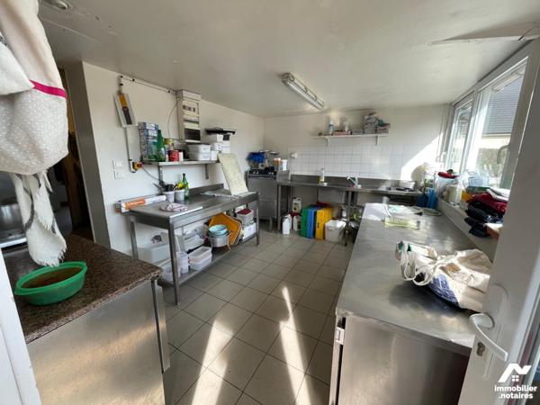 YVETOT 5mn EXCELLENTE VISIBILITE immeuble commerce/habitation, parking, terrasse,