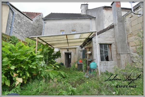 Maison de ville avec terrain à vendre 4 pièces NEUILLY SAINT FRONT (02) Maison à rénover- 69m2- 3 chambres – grenier – une dépendance -Terrain 147m2