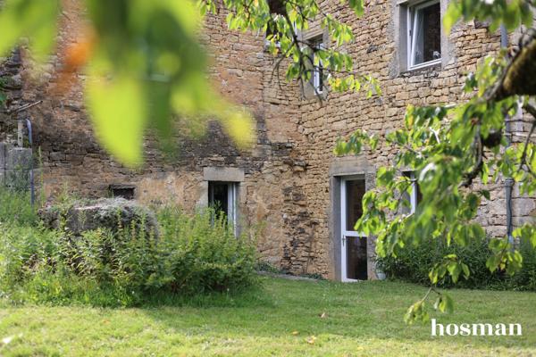 Maison en pierre 7 pièces de 301m² avec 12 ares - Montferrand-le-Château