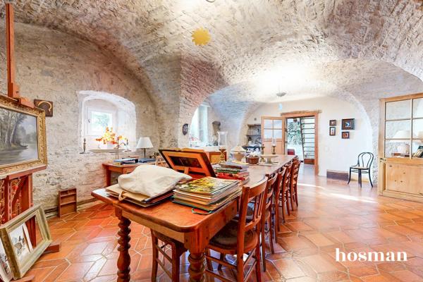 Maison en pierre 7 pièces de 301m² avec 12 ares - Montferrand-le-Château