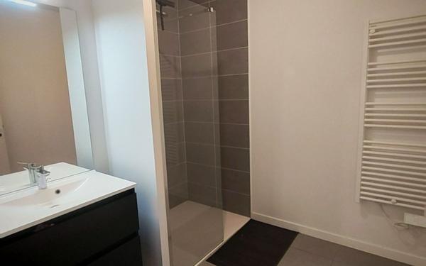 Appartement à vendre    3 pièces • 59,80 m2 Saint-Pierre-du-Mont