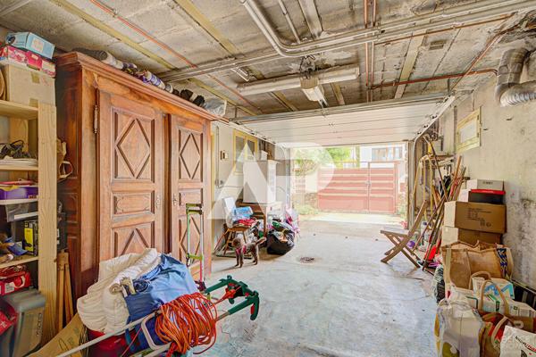 Maison Suresnes 7 pièce(s) 161m² 1 200 000 € **  - Référence  20082
