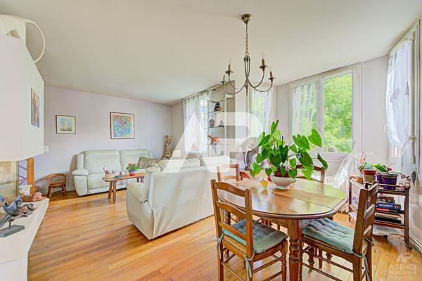 Maison Suresnes 7 pièce(s) 161m² 1 200 000 € **  - Référence  20082