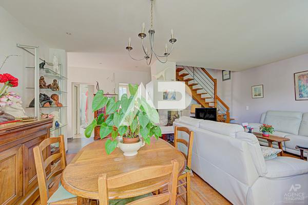 Maison Suresnes 7 pièce(s) 161m² 1 200 000 € **  - Référence  20082