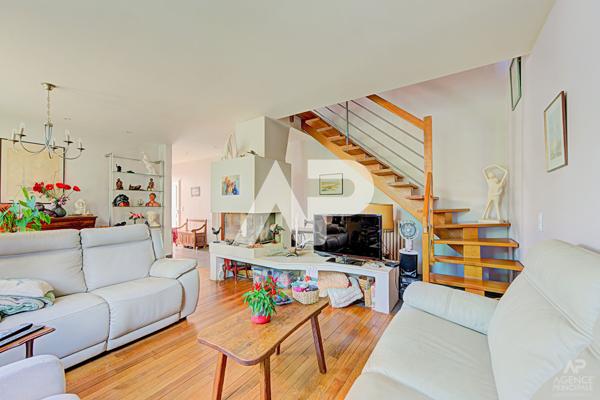 Maison Suresnes 7 pièce(s) 161m² 1 200 000 € **  - Référence  20082