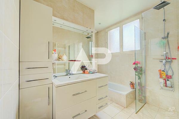 Maison Suresnes 7 pièce(s) 161m² 1 200 000 € **  - Référence  20082