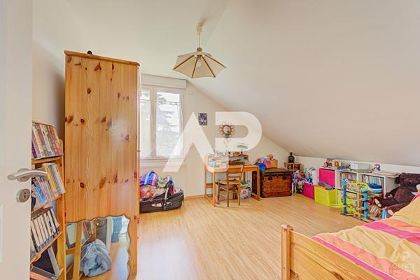 Maison Suresnes 7 pièce(s) 161m² 1 200 000 € **  - Référence  20082