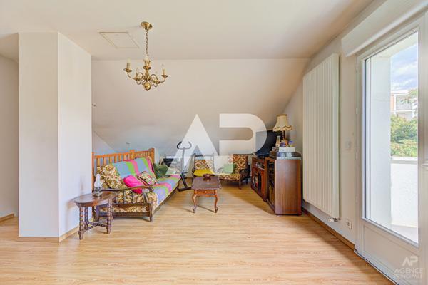 Maison Suresnes 7 pièce(s) 161m² 1 200 000 € **  - Référence  20082