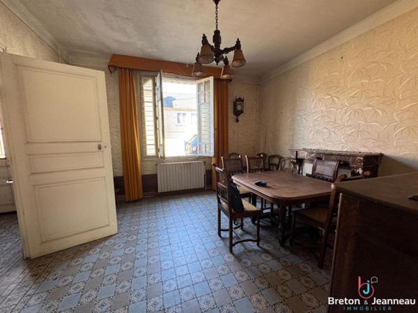 Maison à Montsûrs