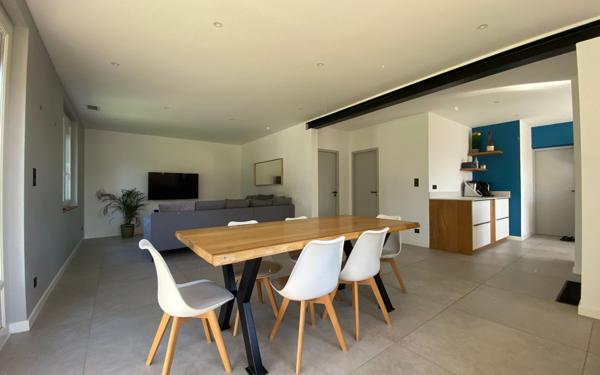 Maison à vendre    4 pièces •  Entraigues-sur-la-Sorgue