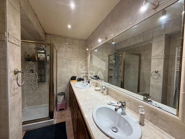 A VENDRE 13012 MARSEILLE LES TROIS LUCS  MAISON DEUX HABITATIONS DE 148M² SUR 347 M² DE JARDIN  GRAND GARAGE