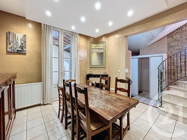 Maison à vendre  5 pièces - 196 m 2   AGEN  - 47