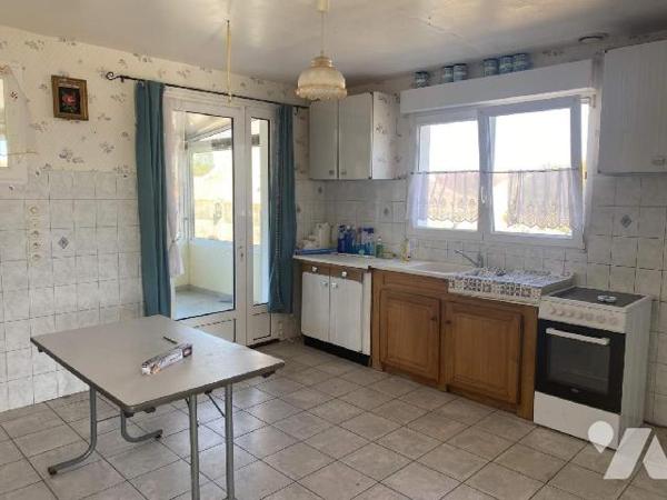 BAISSE DE PRIX :
A VENDRE au CROTOY, à proximité de la Plage, sympathique PAVILLON des années ...