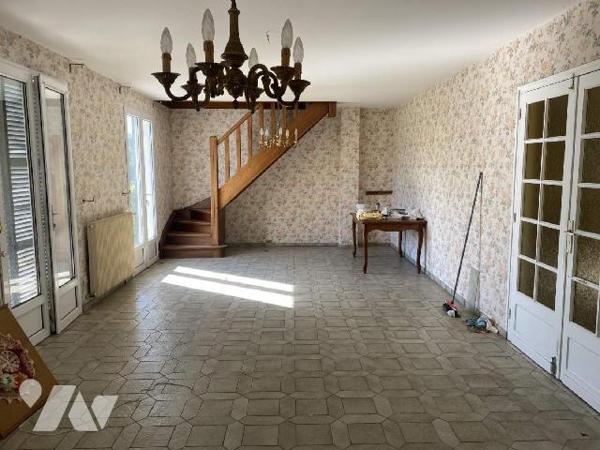 BAISSE DE PRIX :
A VENDRE au CROTOY, à proximité de la Plage, sympathique PAVILLON des années ...
