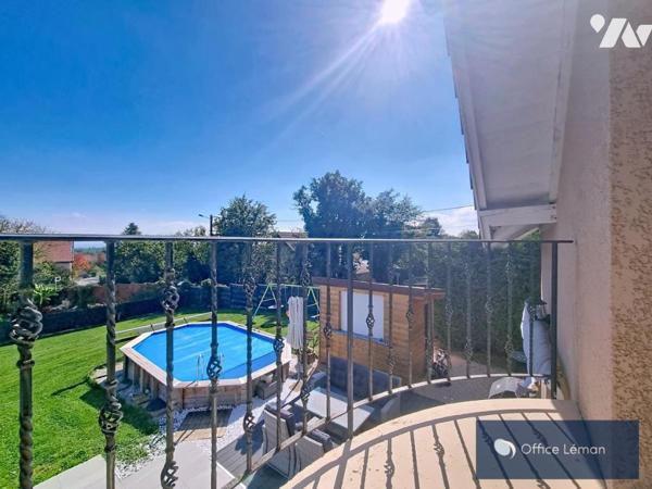 Maison individuelle de type 5 de 165m², sur sous-sol complet, terrain de 1080 m², piscine. 