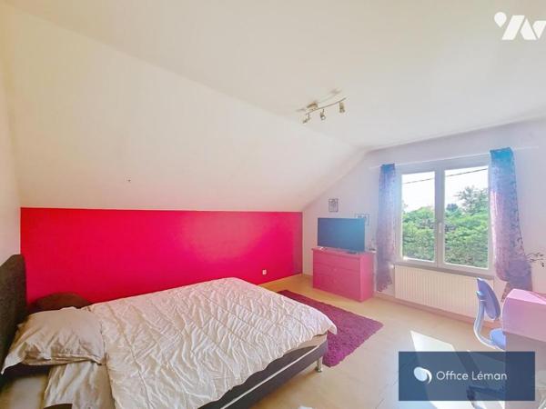 Maison individuelle de type 5 de 165m², sur sous-sol complet, terrain de 1080 m², piscine. 