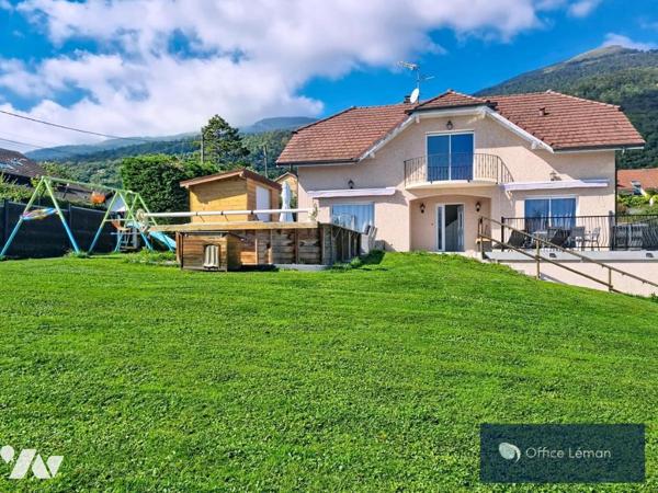 Maison individuelle de type 5 de 165m², sur sous-sol complet, terrain de 1080 m², piscine. 