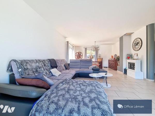 Maison individuelle de type 5 de 165m², sur sous-sol complet, terrain de 1080 m², piscine. 