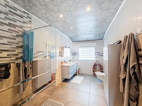 Maison Mont Saint Martin 8 pièce(s) 177 m2