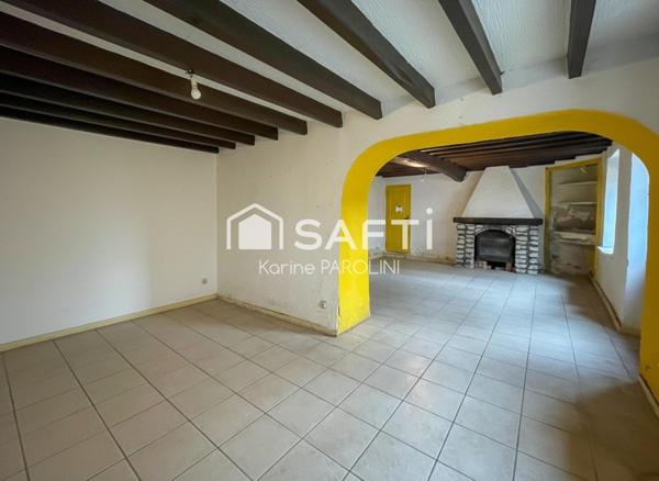 Maison dauphinoise avec cour et dépendances.