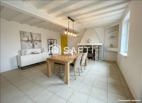 Maison dauphinoise avec cour et dépendances.