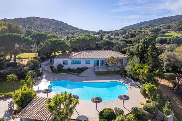 Ensemble immobilier à usage de résidence hôtelière proche de Palombaggia