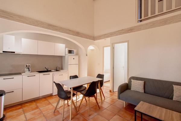 Ensemble immobilier à usage de résidence hôtelière proche de Palombaggia