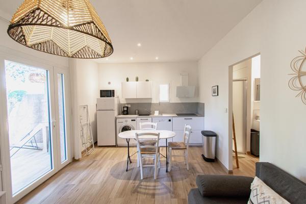 Ensemble immobilier à usage de résidence hôtelière proche de Palombaggia