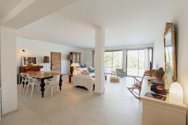 Ensemble immobilier à usage de résidence hôtelière proche de Palombaggia