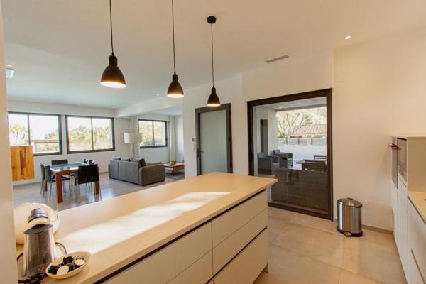 Ensemble immobilier à usage de résidence hôtelière proche de Palombaggia