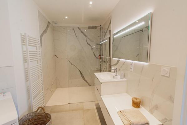 Ensemble immobilier à usage de résidence hôtelière proche de Palombaggia