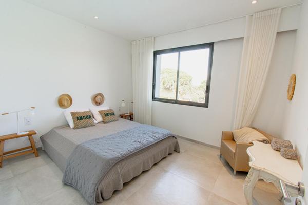 Ensemble immobilier à usage de résidence hôtelière proche de Palombaggia