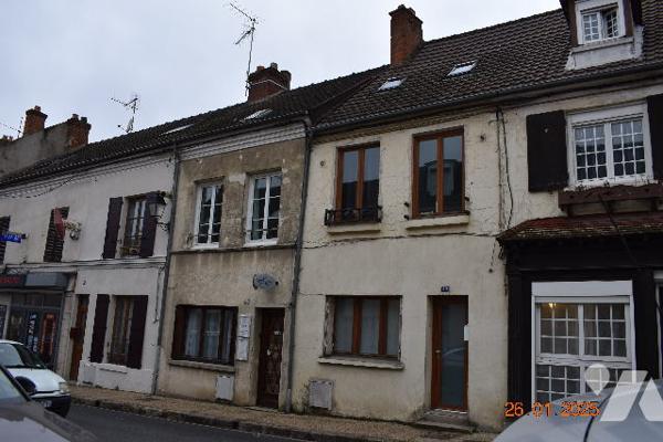 Une maison individuelle à usage d'habitation située à MARINES (95640).
