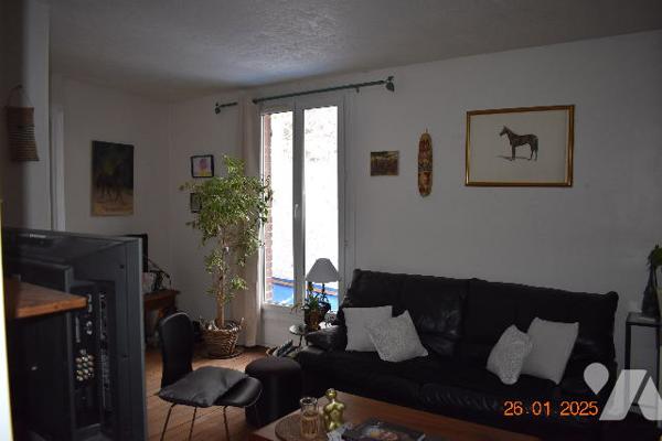 Une maison individuelle à usage d'habitation située à MARINES (95640).