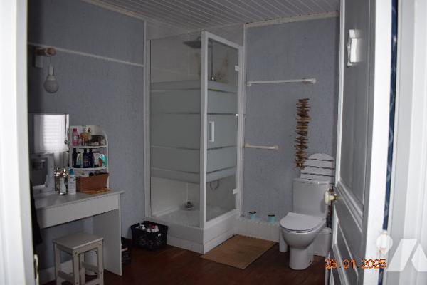 Une maison individuelle à usage d'habitation située à MARINES (95640).