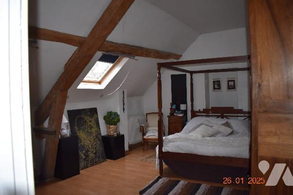 Une maison individuelle à usage d'habitation située à MARINES (95640).