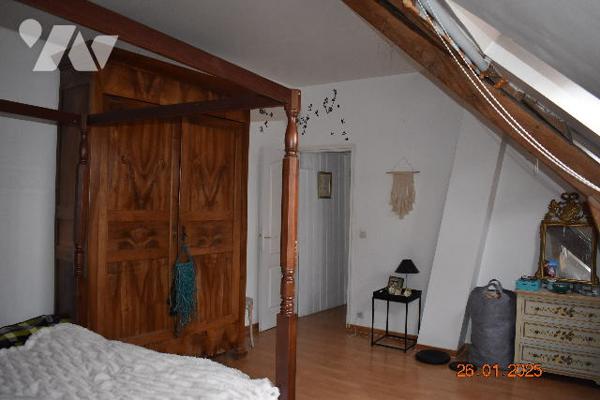 Une maison individuelle à usage d'habitation située à MARINES (95640).