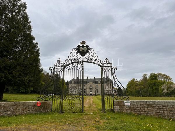 Château Monument Historique avec 20 hectares dans le Morbihan