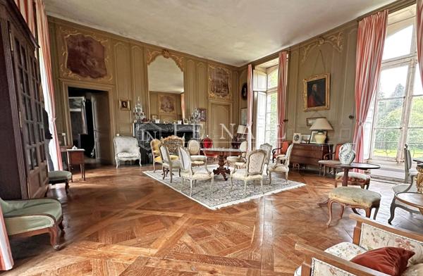 Château Monument Historique avec 20 hectares dans le Morbihan