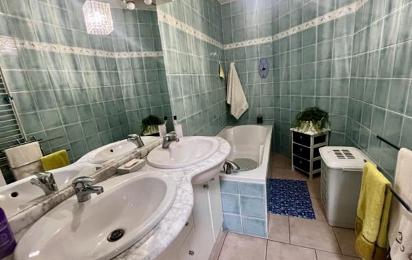 Vente Maison de village avec garage Saint-gilles   