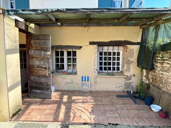 Maison de ville à Couhé avec jardin