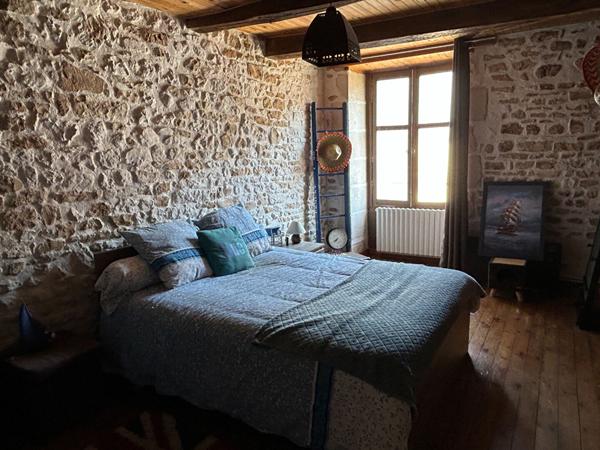 Maison de ville à Couhé avec jardin