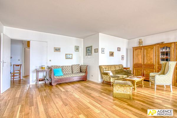 Le Chesnay Redingote Appartement 6 pièces de 123 m² situé au 1er étage avec ascenseur, terrasse et box €635 000 ** - Référence 27273