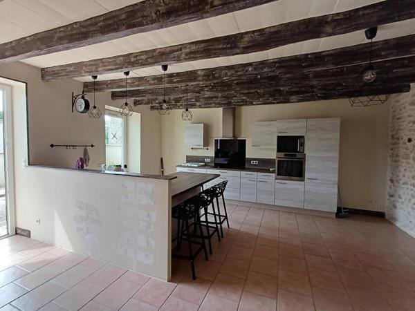 Location Maison 4 pièces 140 m2 à Lhommaizé