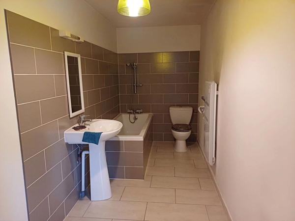 Location Maison 4 pièces 140 m2 à Lhommaizé